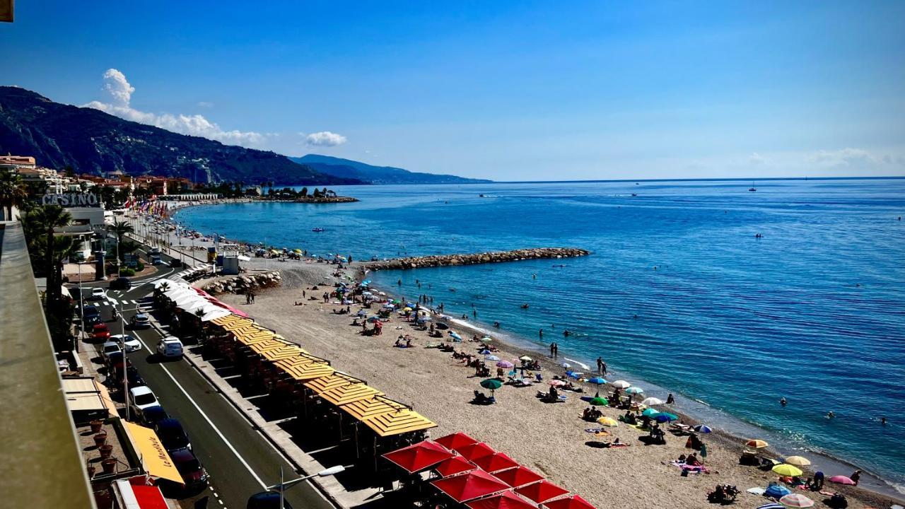 Seaviews By Jenni Menton, La Suite, Superbe Front De Mer, Top Emplacement Avec Terrasse Et Parking! Exterior foto