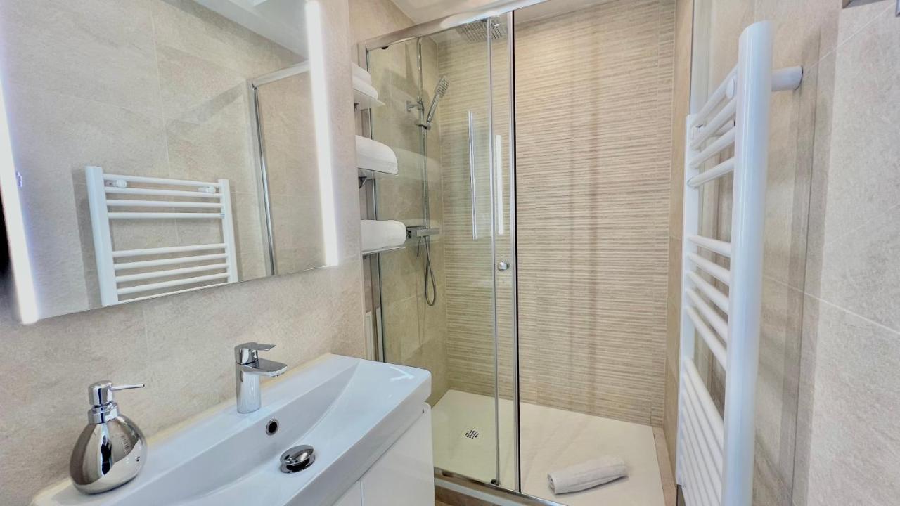 Seaviews By Jenni Menton, La Suite, Superbe Front De Mer, Top Emplacement Avec Terrasse Et Parking! Exterior foto